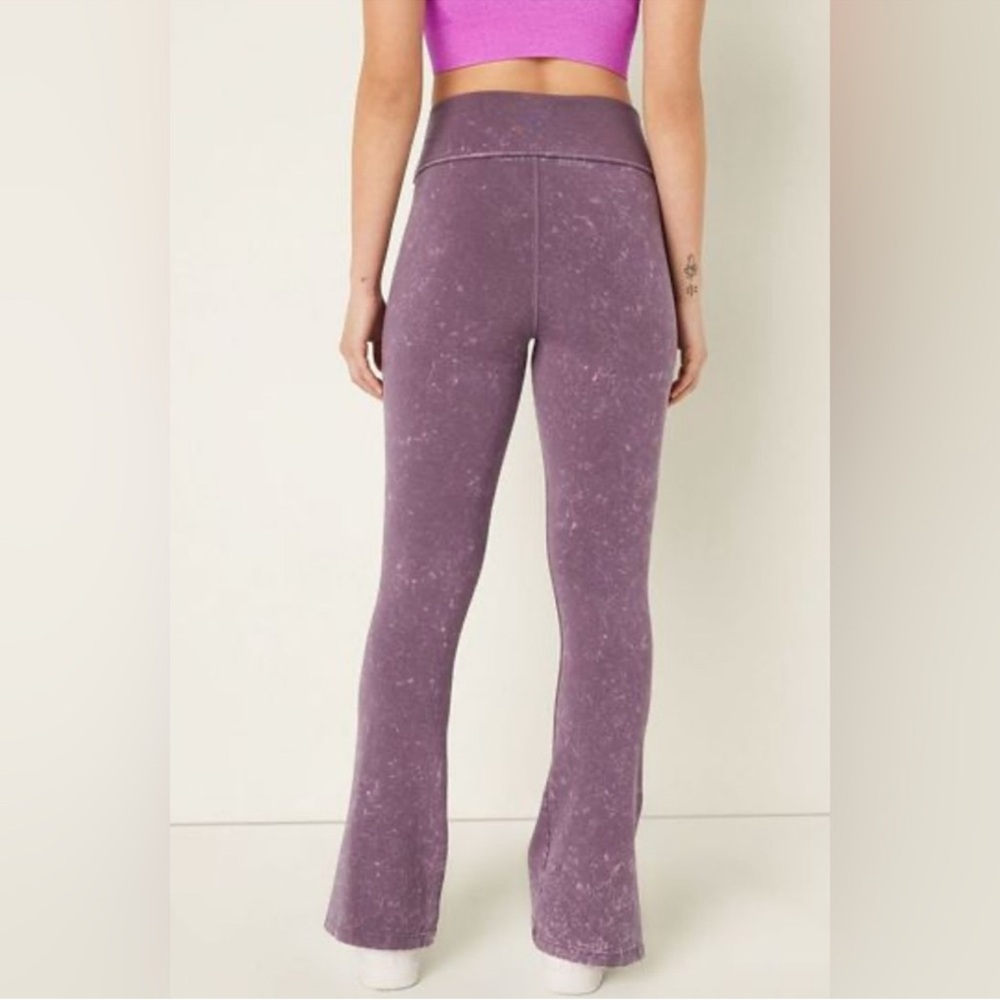 PINK VICTORIA SECRET High-Waist Purple Mineral Wash Flare Leggings